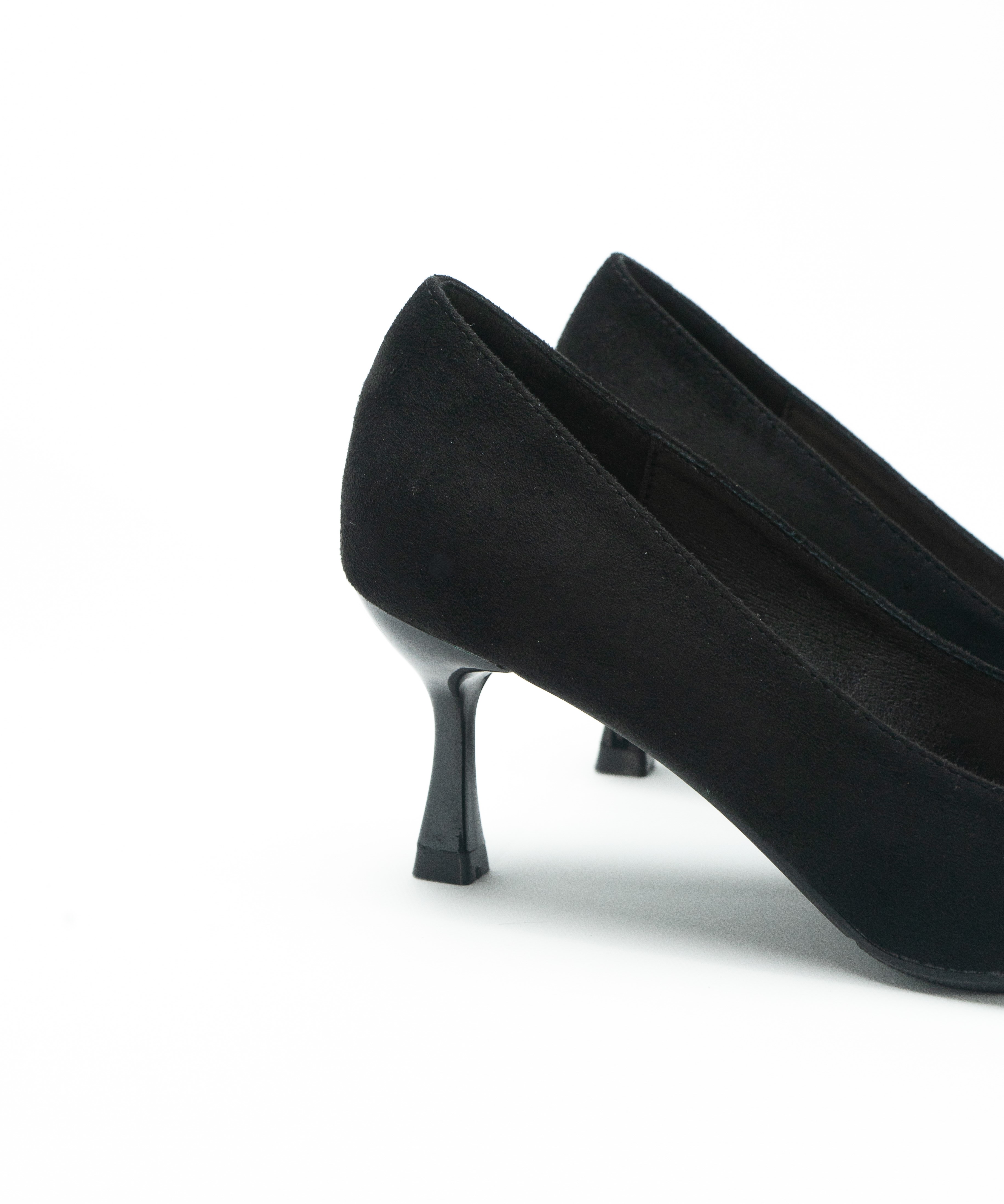 Sapato de salto fino image number null